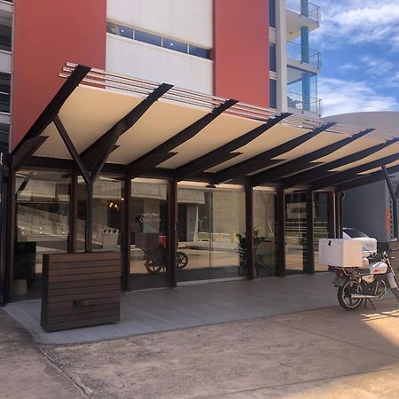 Quayside Waterfront Apartment 다반 외부 사진
