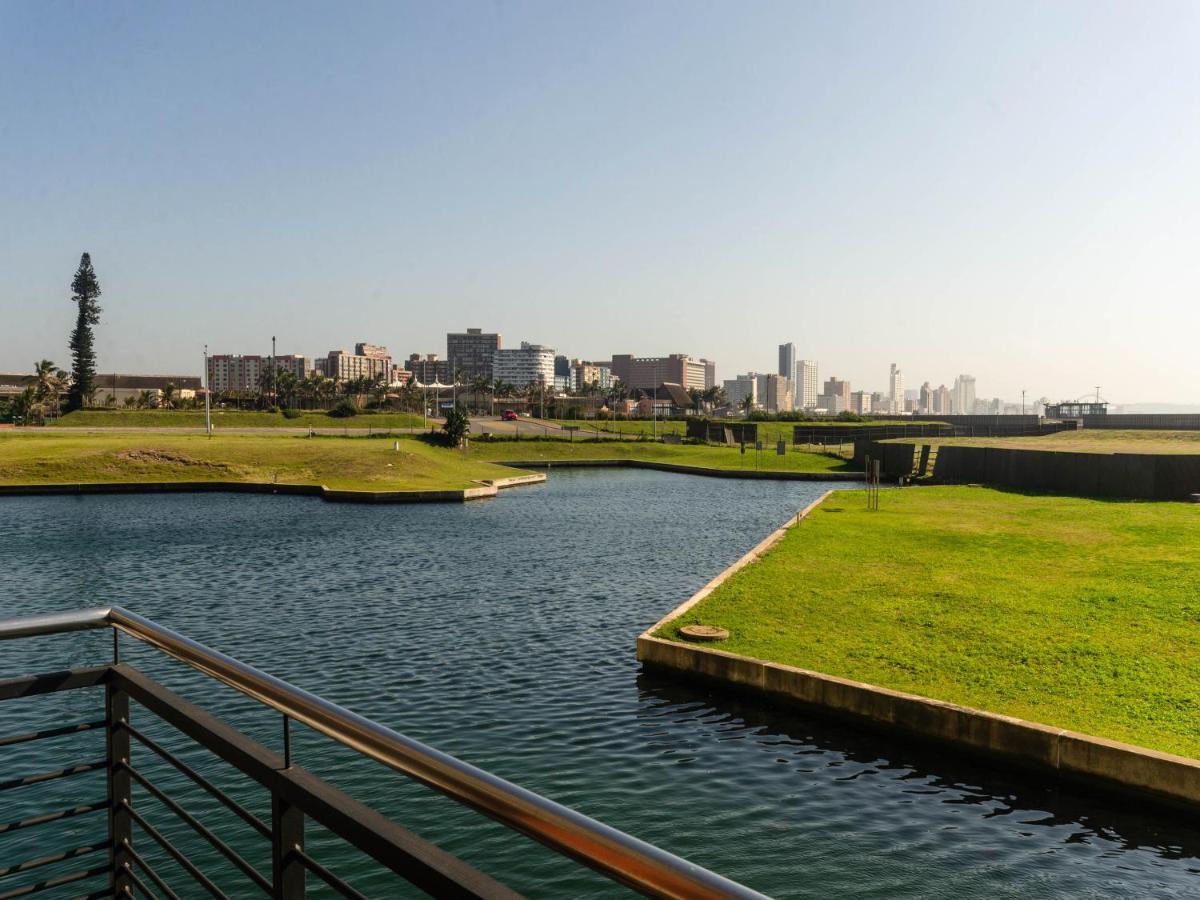 Quayside Waterfront Apartment 다반 외부 사진