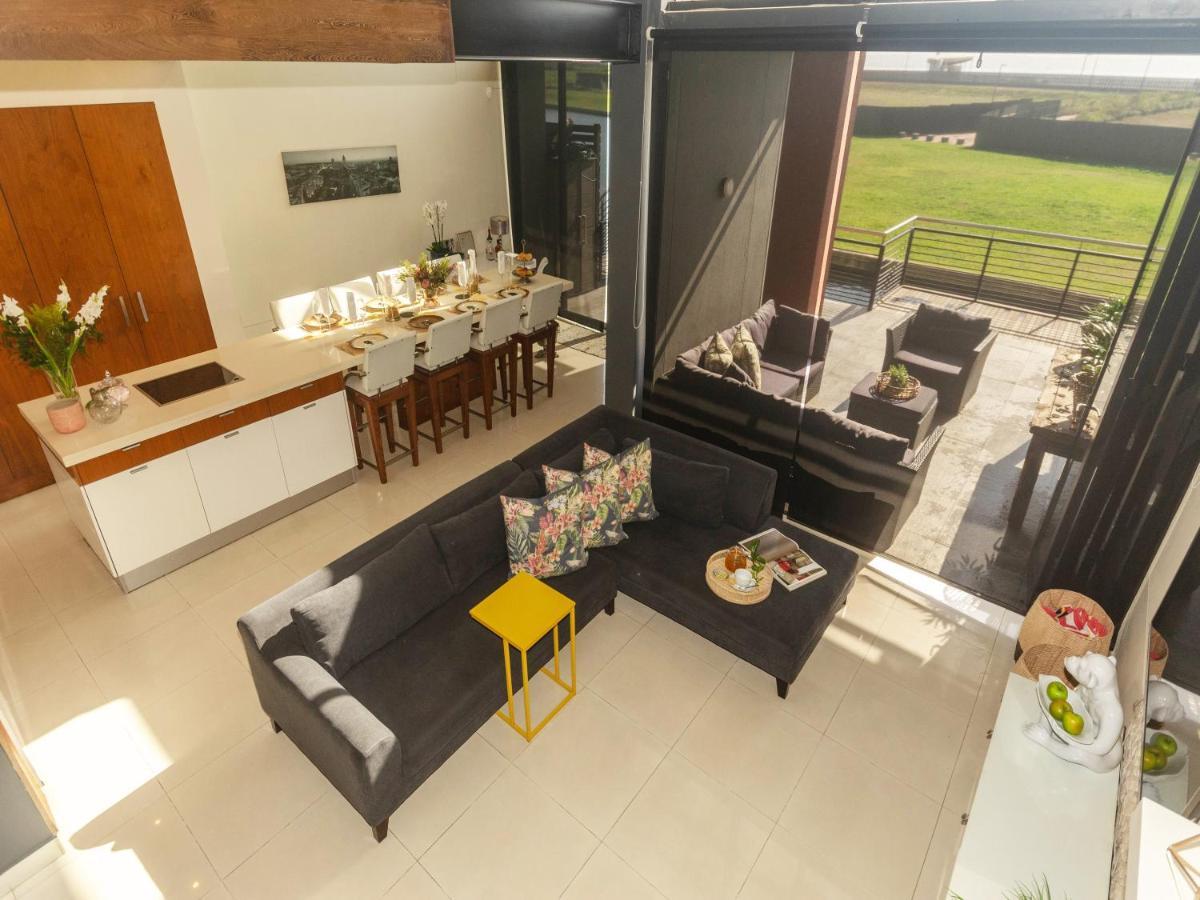 Quayside Waterfront Apartment 다반 외부 사진