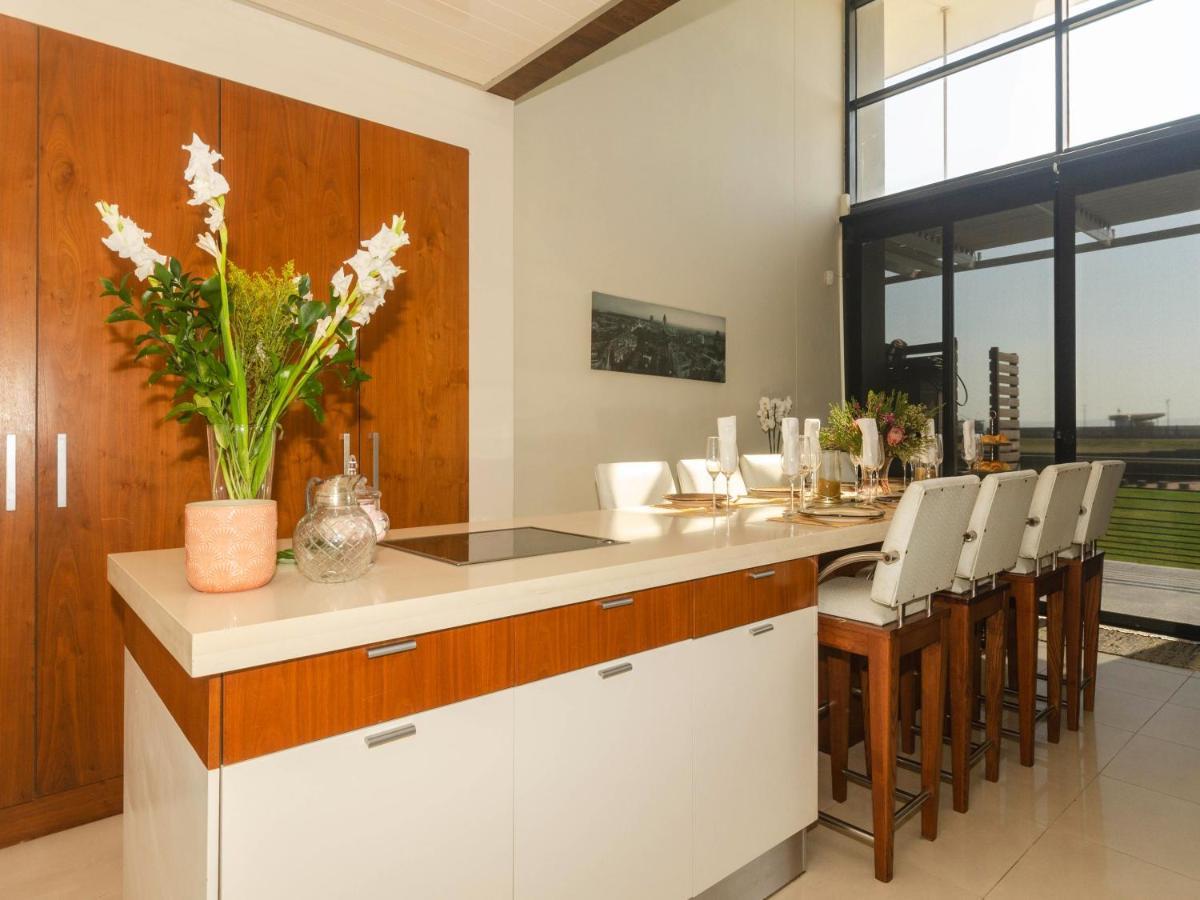 Quayside Waterfront Apartment 다반 외부 사진