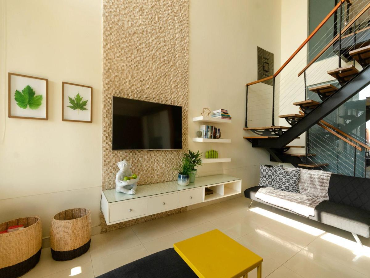 Quayside Waterfront Apartment 다반 외부 사진