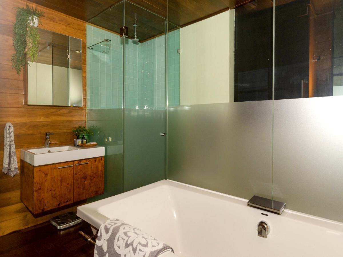 Quayside Waterfront Apartment 다반 외부 사진