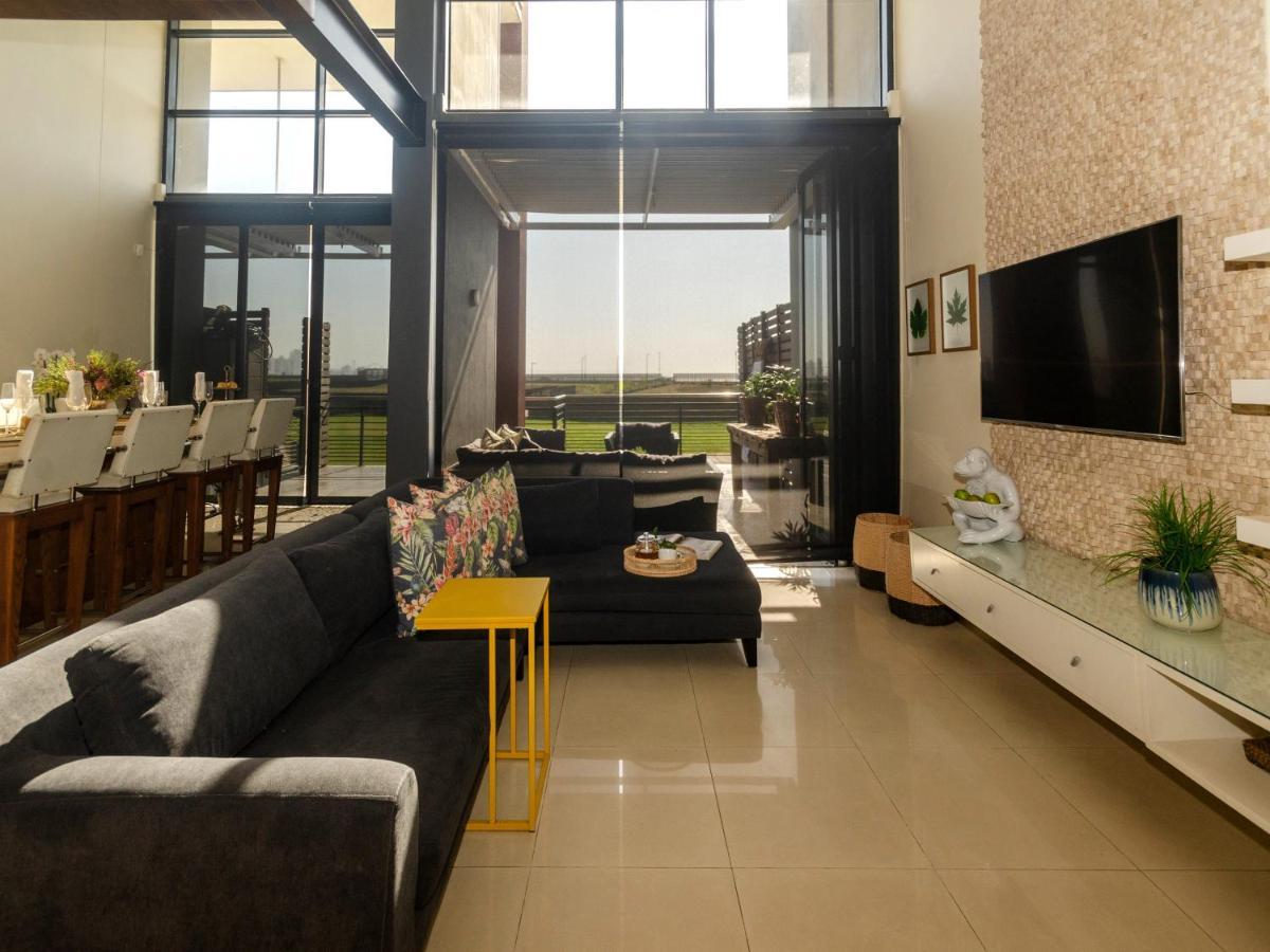 Quayside Waterfront Apartment 다반 외부 사진