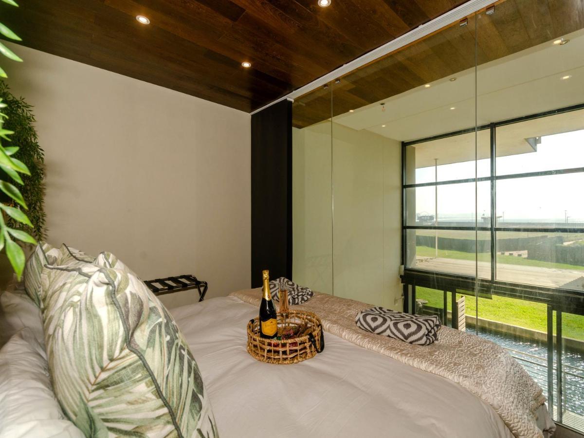 Quayside Waterfront Apartment 다반 외부 사진