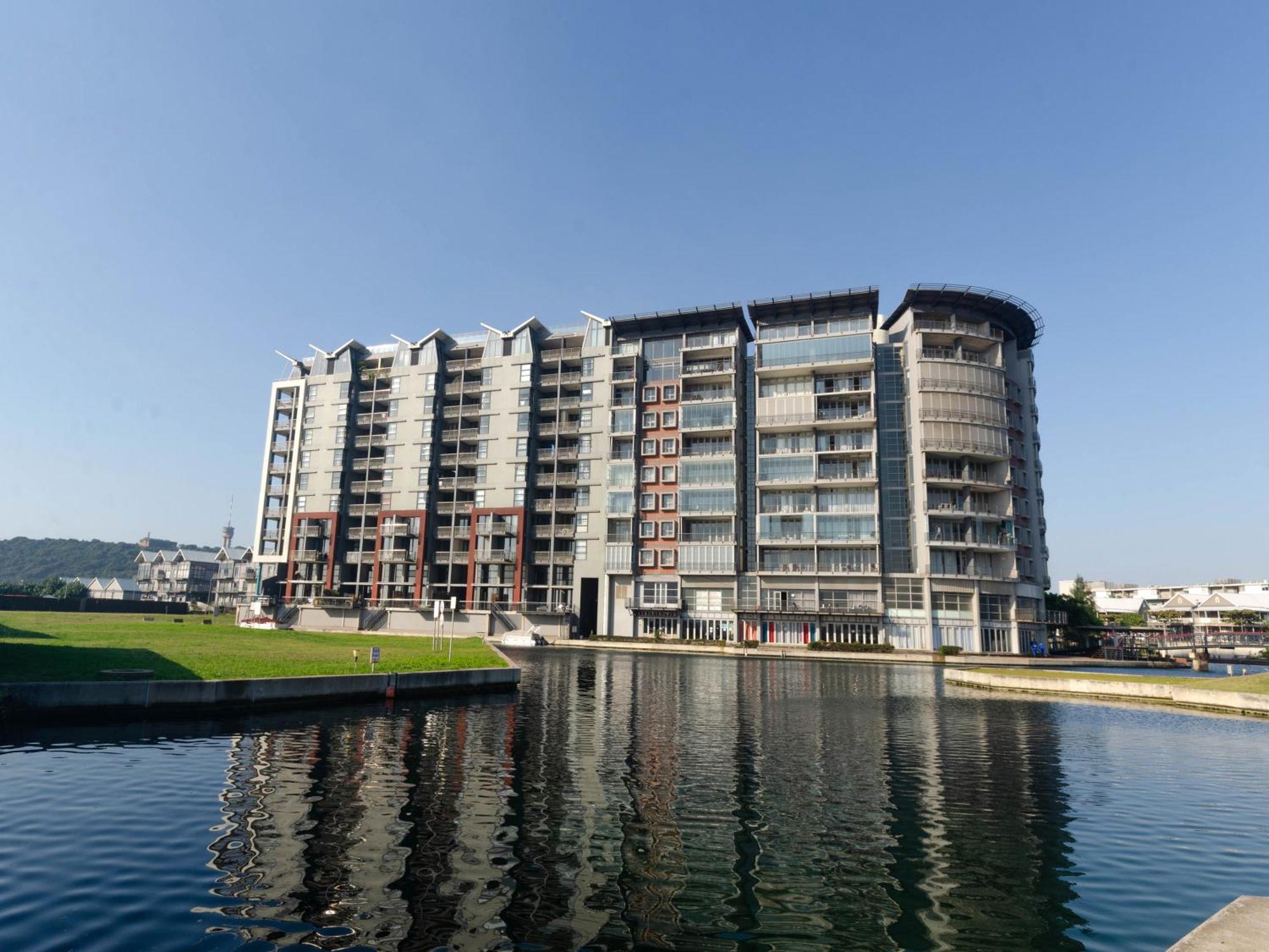 Quayside Waterfront Apartment 다반 외부 사진