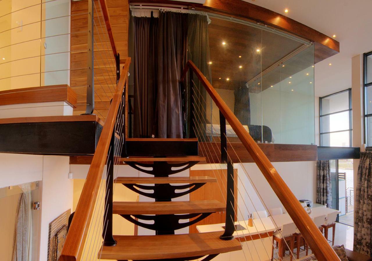 Quayside Waterfront Apartment 다반 외부 사진